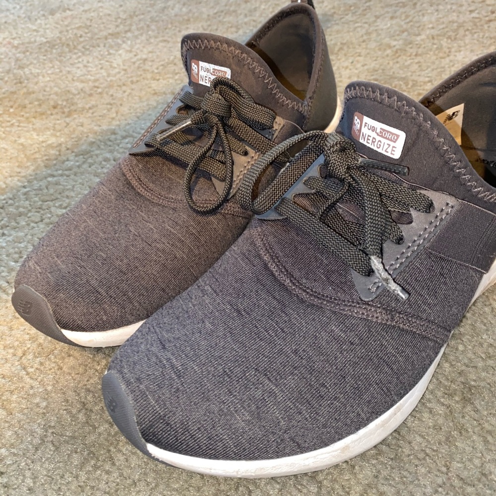 New Balance tennis shoes